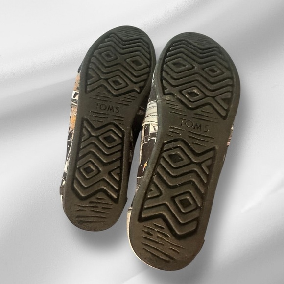 TOMS x LUCASFILM Star Wars Women’s Canvas Slip-On Shoes Darth Vader Size 7.5 - Picture 5 of 6